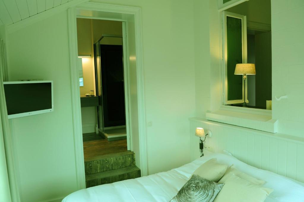 Charmehotel Villa Saporis Хаселт Стая снимка