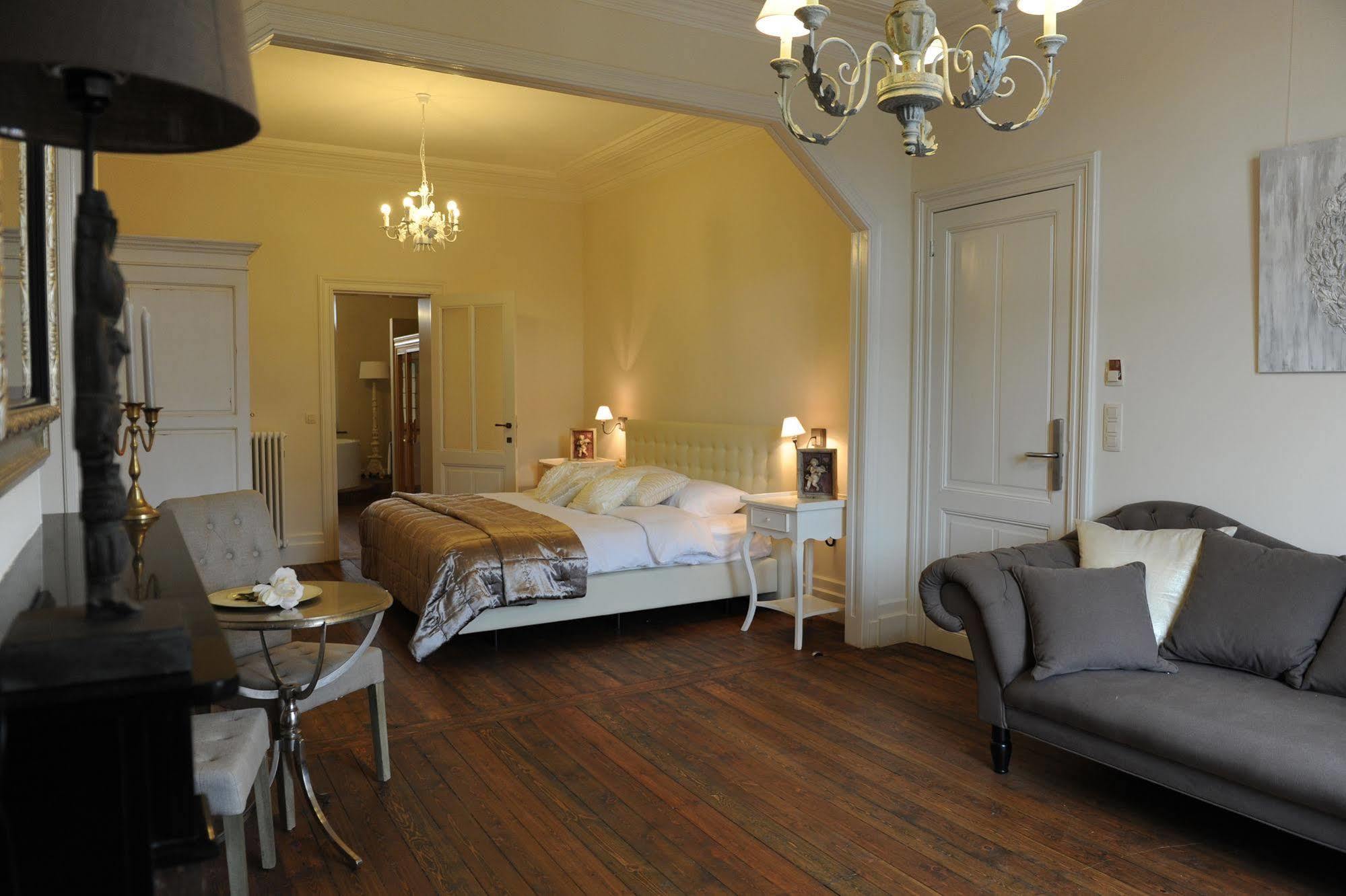 Charmehotel Villa Saporis Хаселт Екстериор снимка